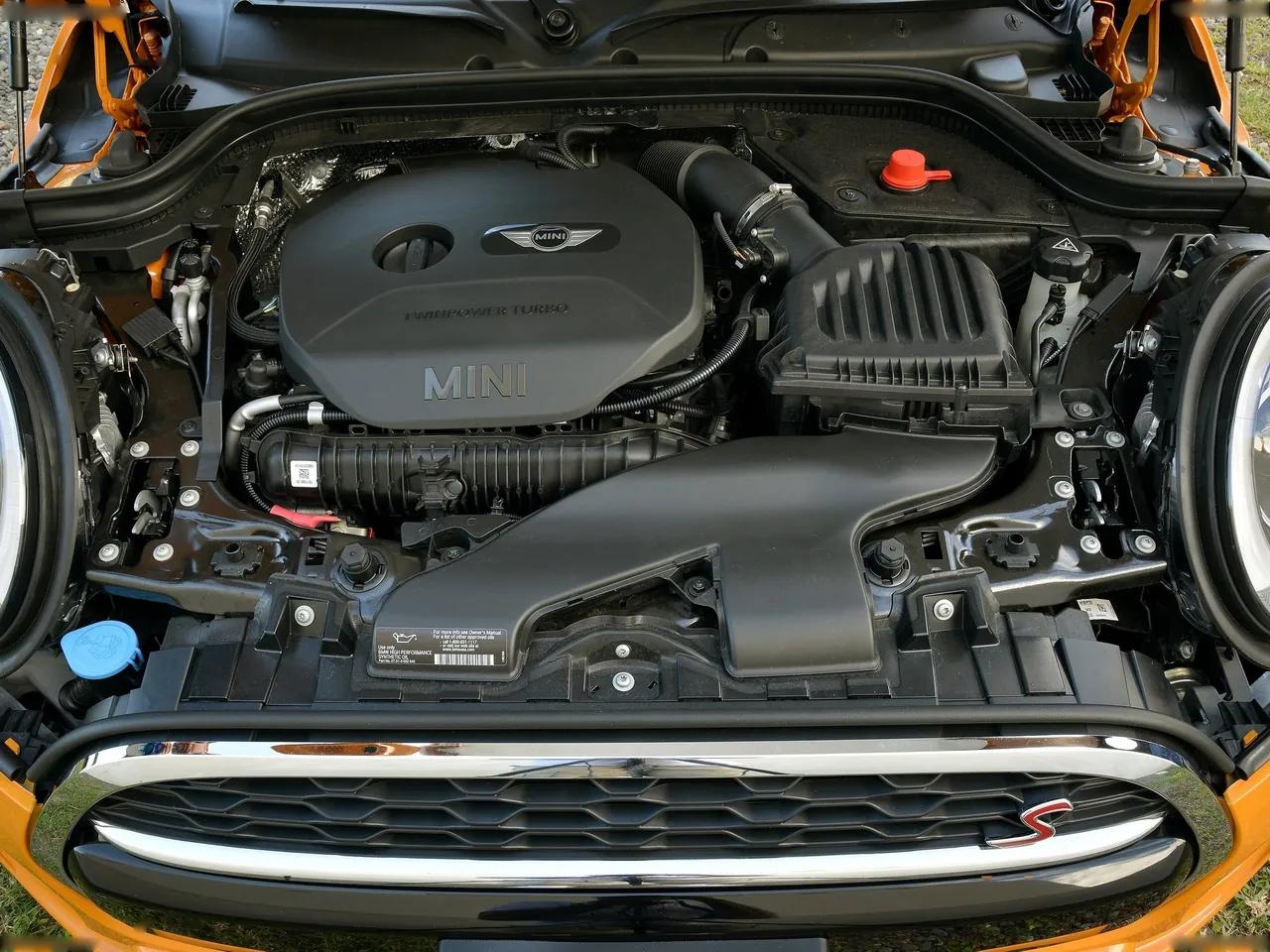 Mini Cooper S (2015) – motorový prostor