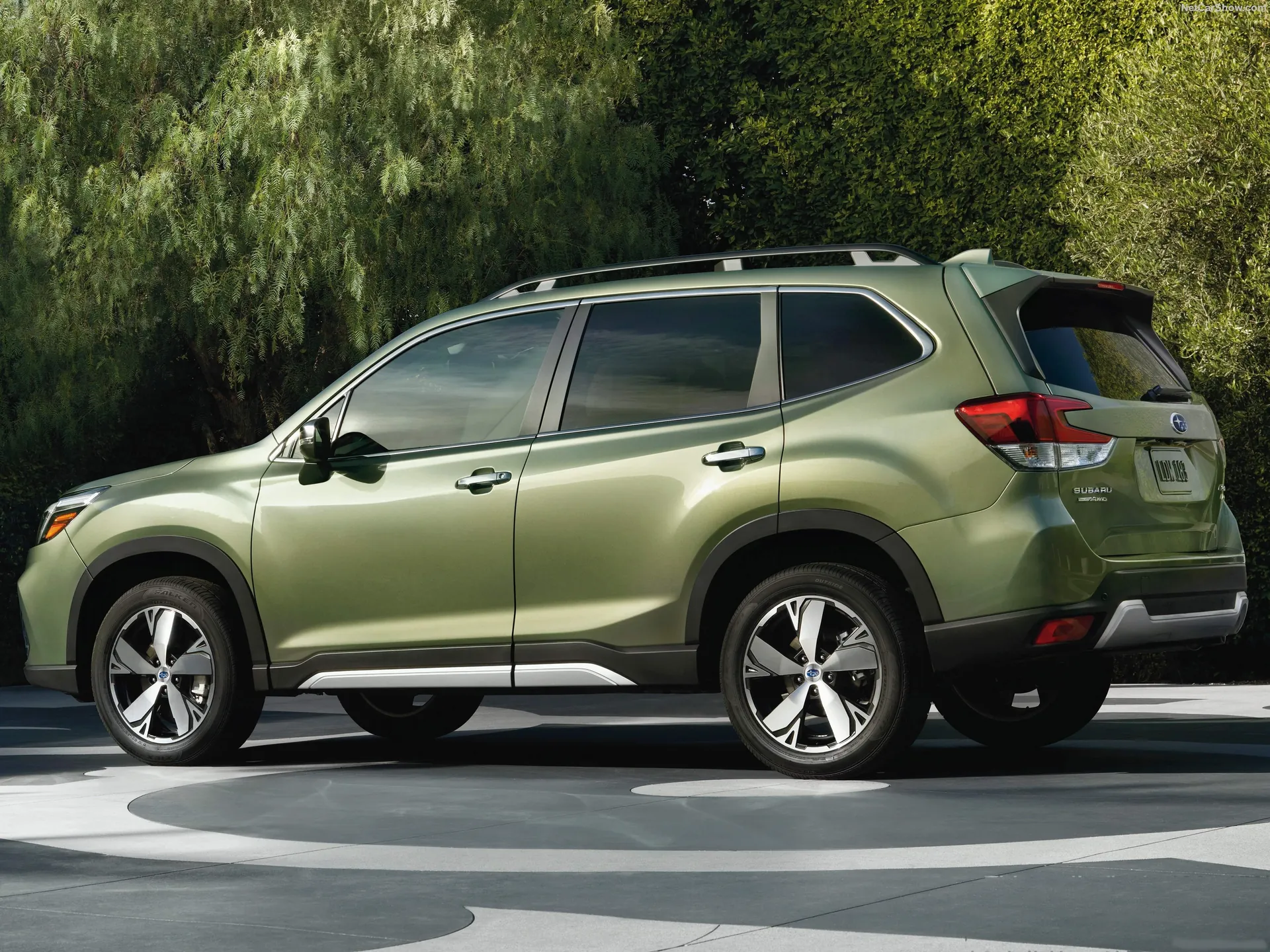 Subaru Forester (2019) – zadní tříčtvrteční pohled