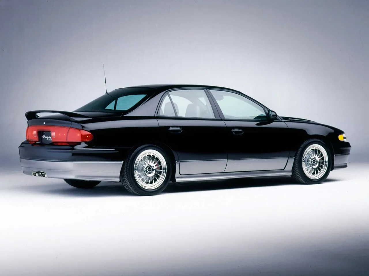 Buick Regal GNX Show Car (2000) – zadní tříčtvrteční pohled
