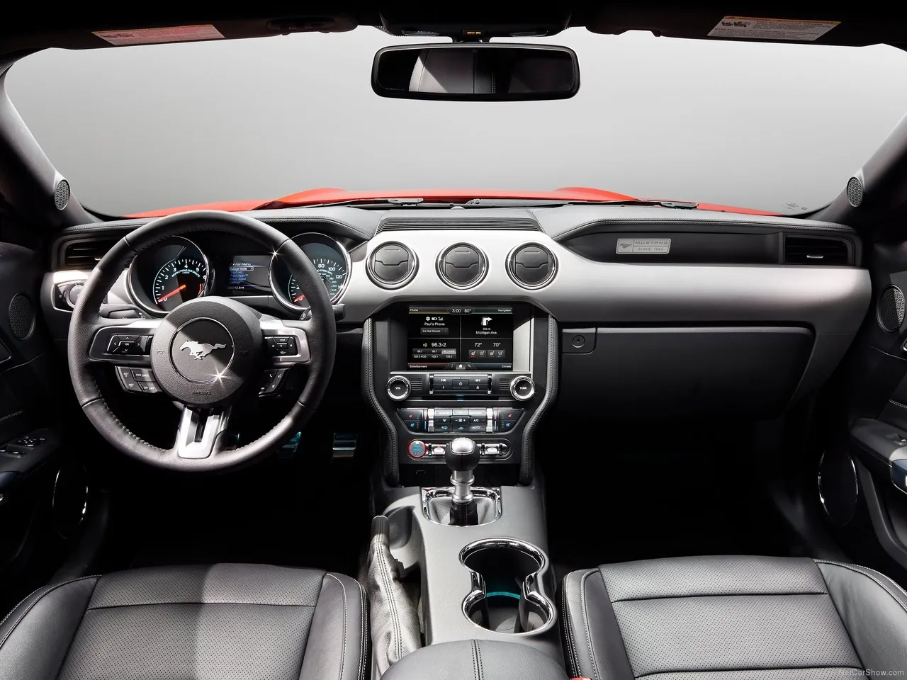 Ford Mustang GT (2015) – interiér