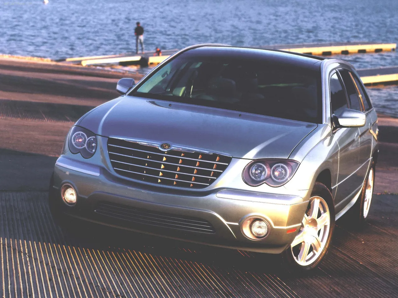 Chrysler Pacifica Concept (2002)