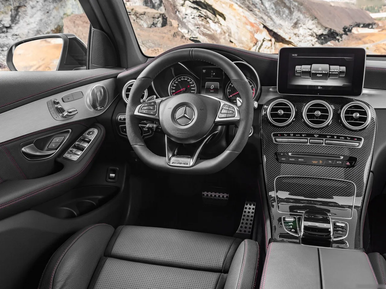 Mercedes-Benz GLC43 AMG 4Matic (2017) – interiér