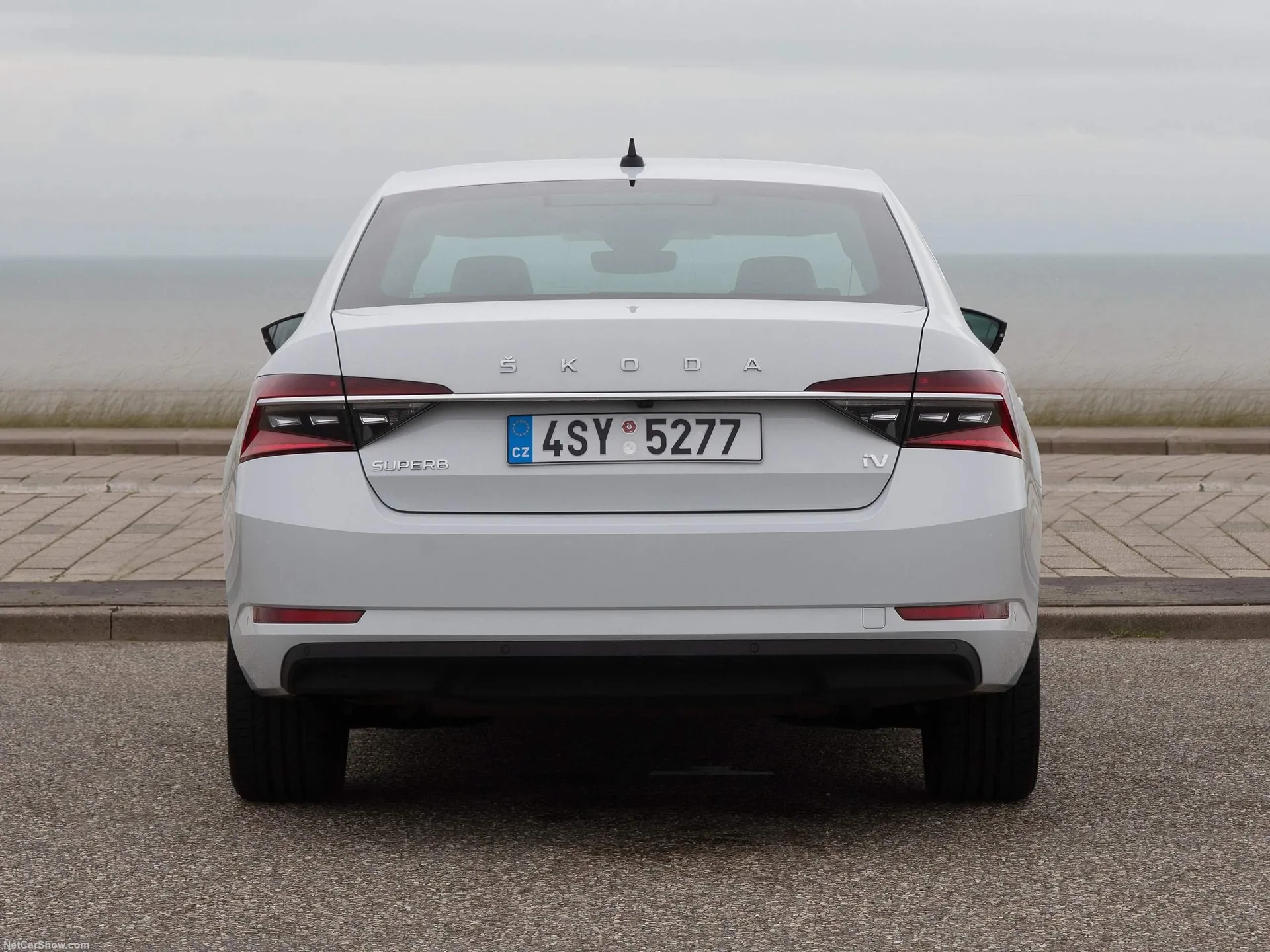 Skoda Superb iV (2020) – zezadu