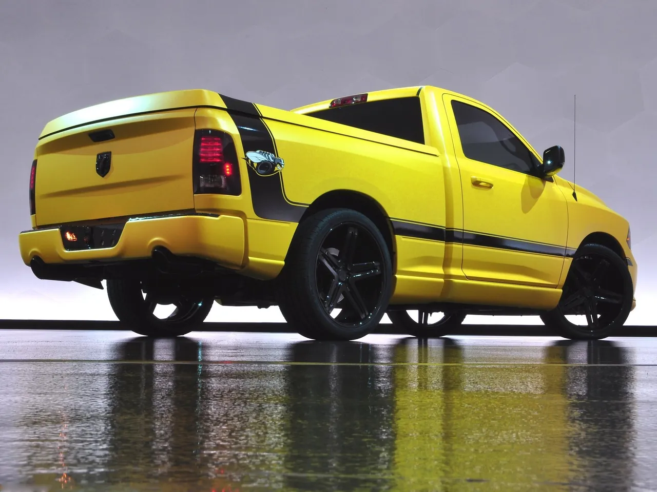 Ram 1500 Rumble Bee Concept (2013) – zadní tříčtvrteční pohled
