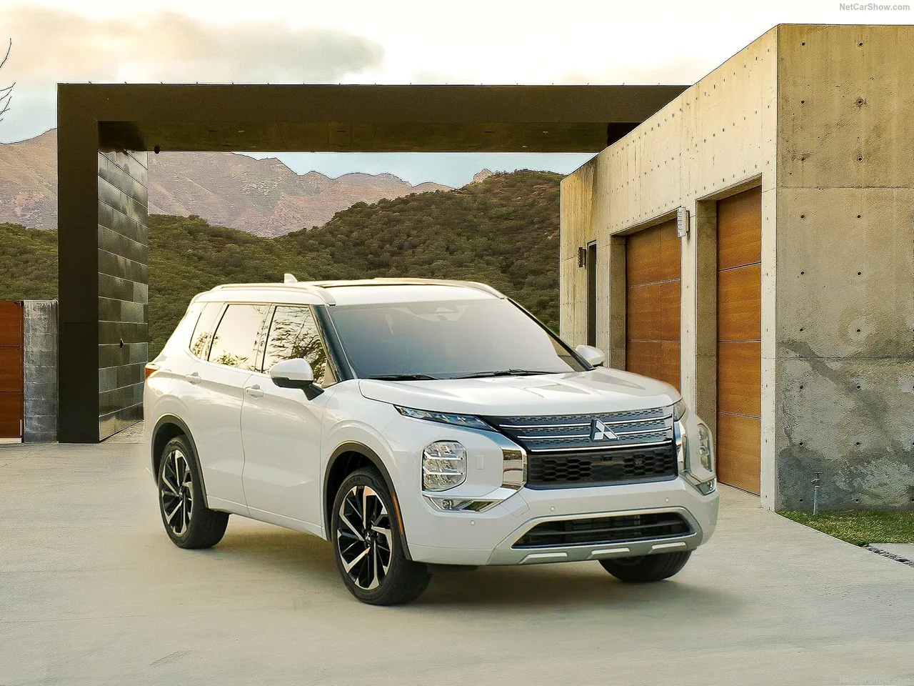 Mitsubishi Outlander (2022)