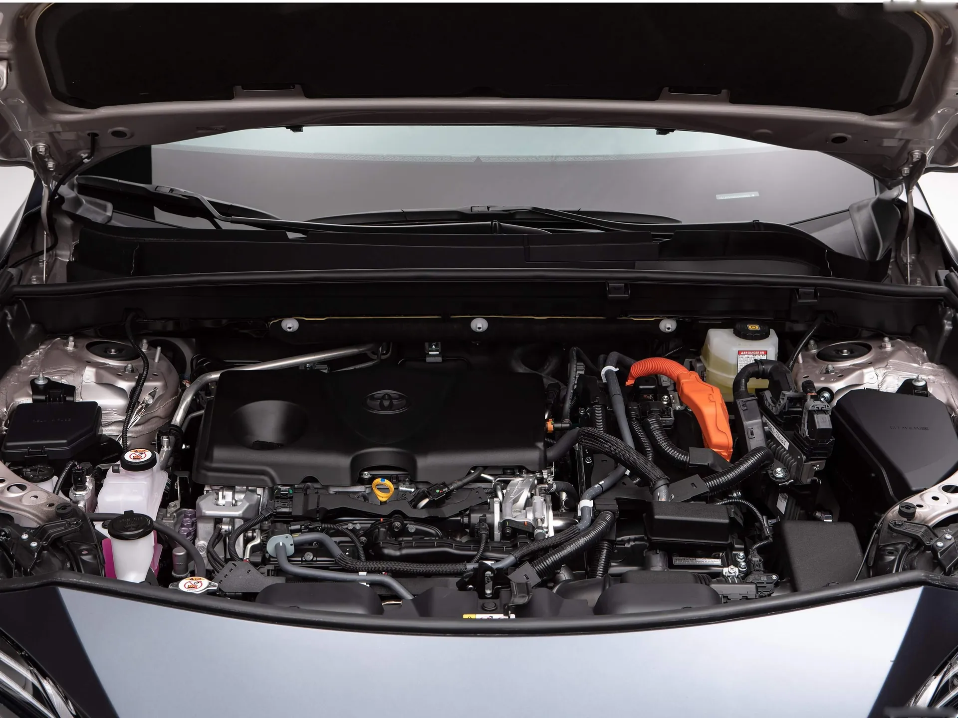 Toyota Venza (2021) – motorový prostor