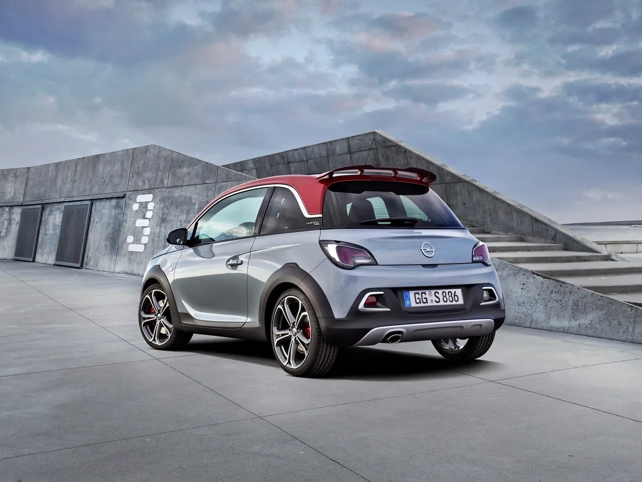 Opel Adam Rocks S (2016) – zadní tříčtvrteční pohled
