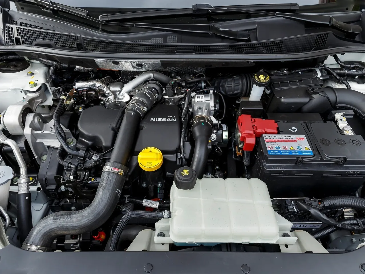 Nissan Pulsar (2015) – motorový prostor