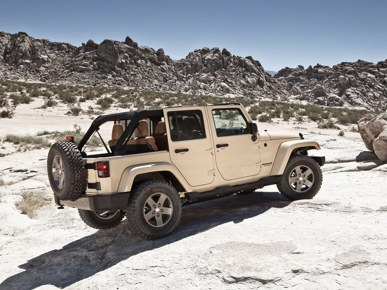 Jeep Wrangler Mojave (2011) - Rear Three-Quarter