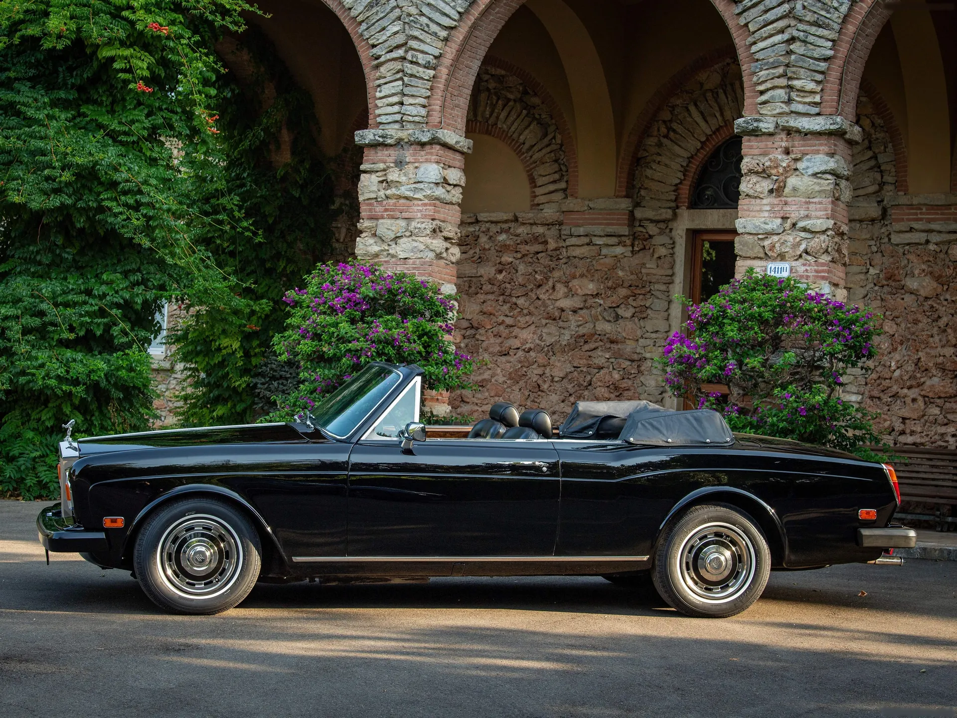 Rolls-Royce Corniche Convertible (1980) – boční profil