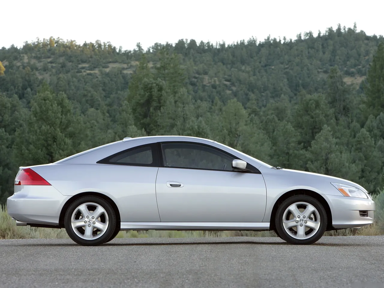 Honda Accord Coupe EX-L (2007) – boční profil