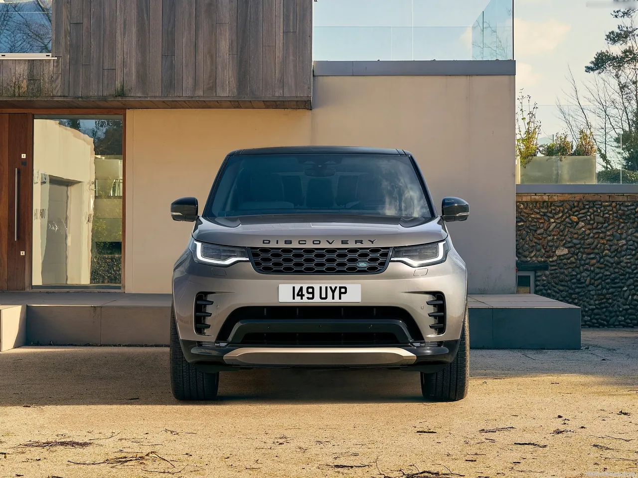 Land Rover Discovery (2021) - Front