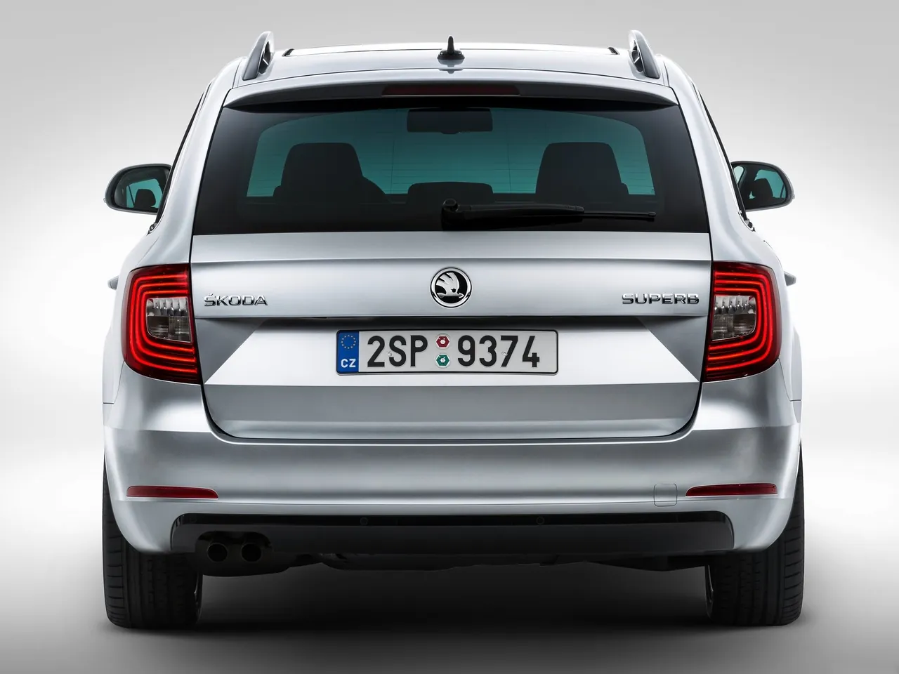 Skoda Superb Combi (2014) – zezadu