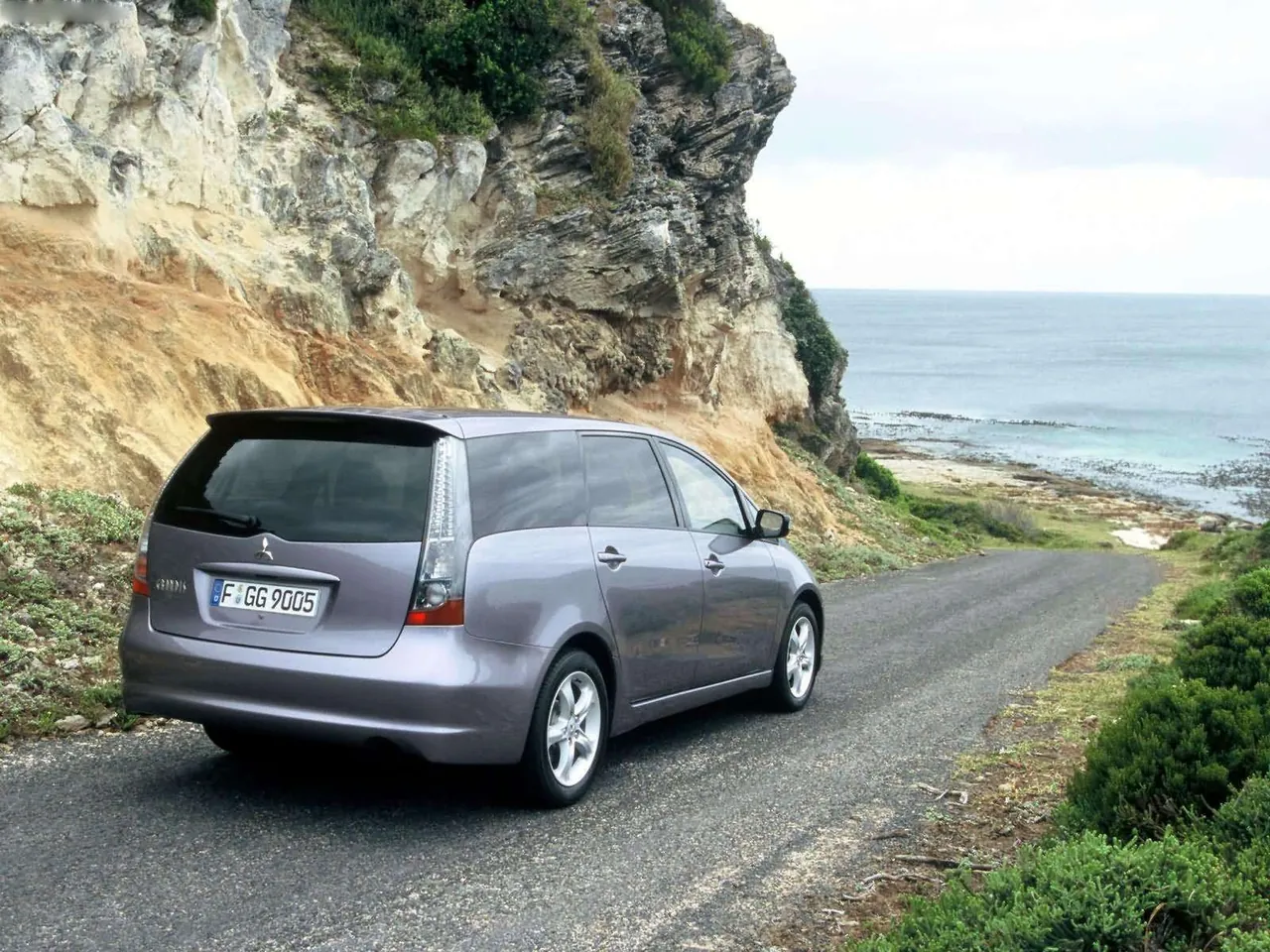 Mitsubishi Grandis [EU] (2004) - Rear Three-Quarter