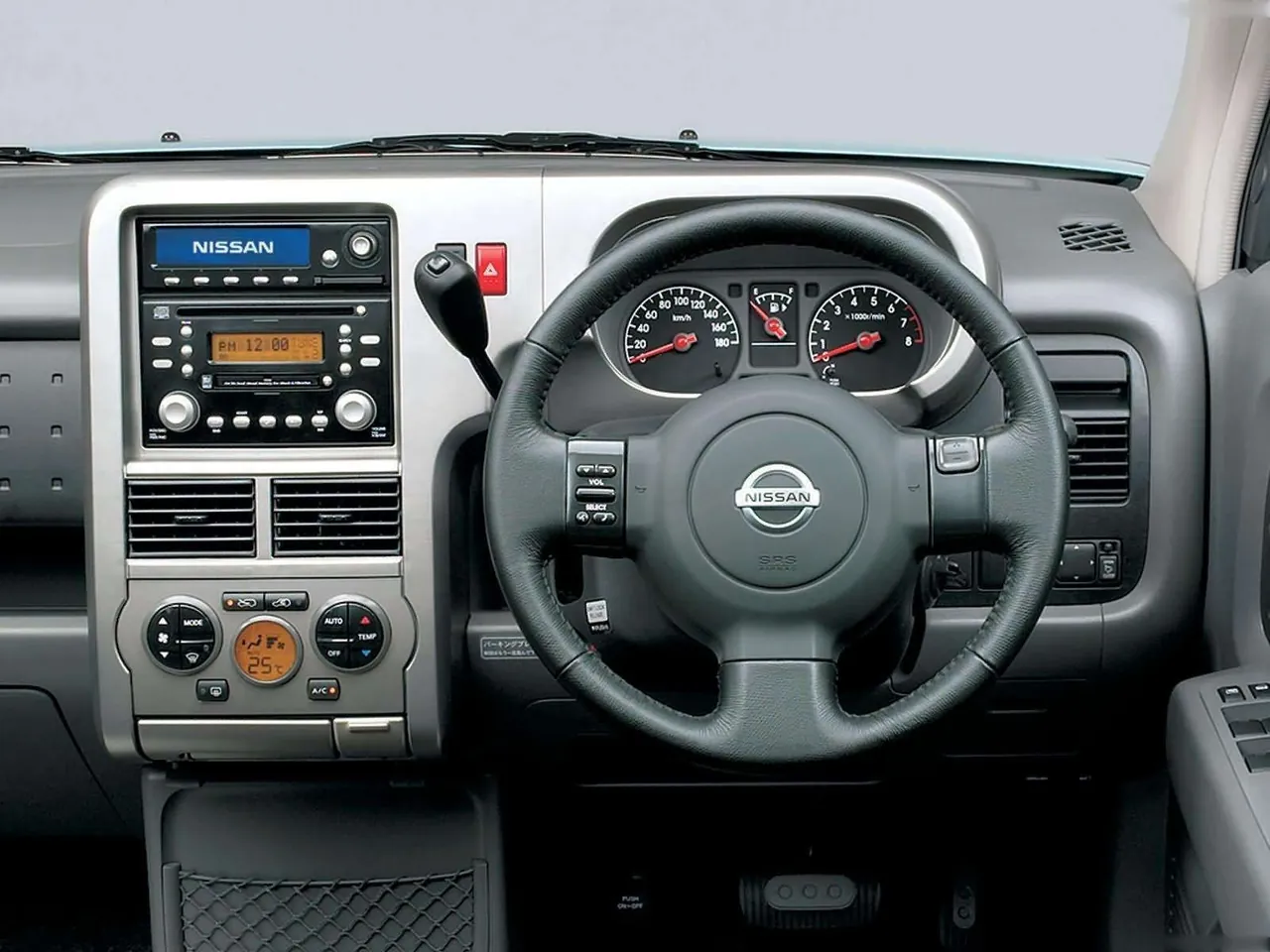 Nissan Cube (2003) - Interior