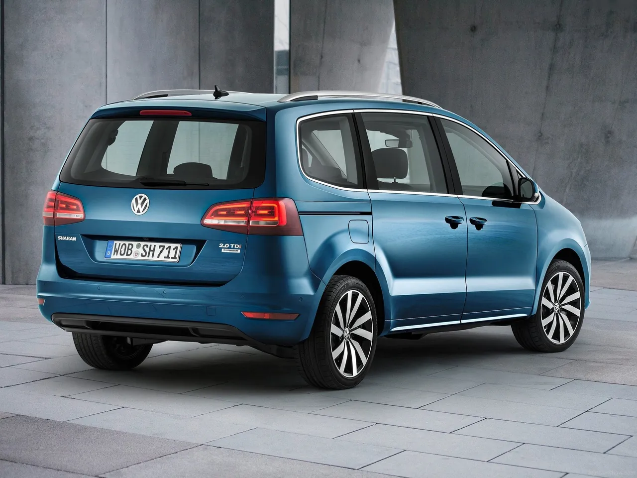 Volkswagen Sharan (2016) – zadní tříčtvrteční pohled