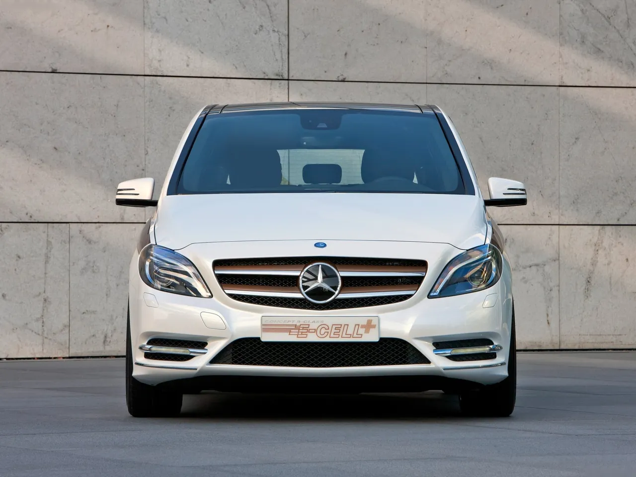 Mercedes-Benz B-Class E-CELL Plus Concept (2011) - Front
