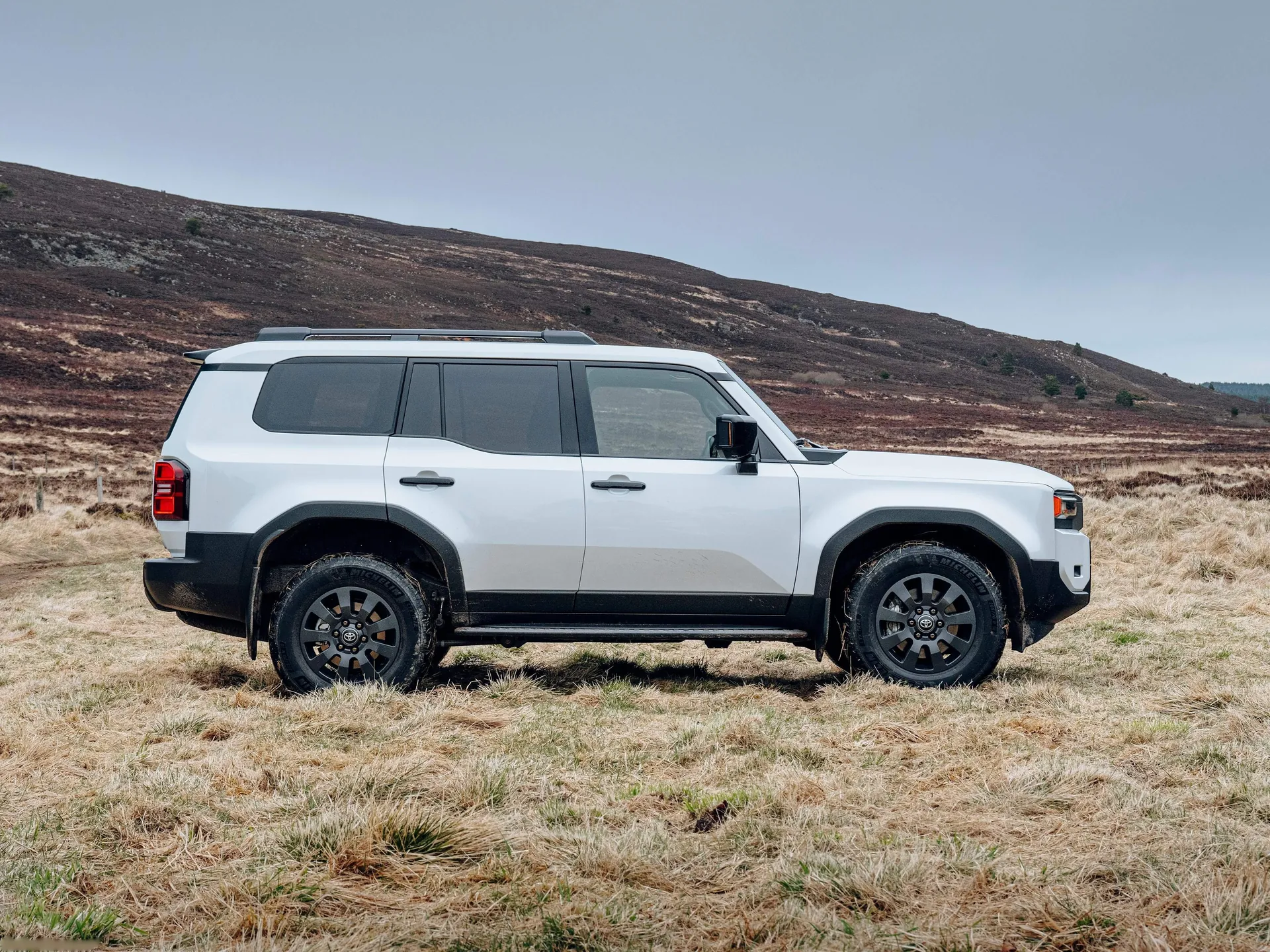 Toyota Land Cruiser 250 (2025) – boční profil