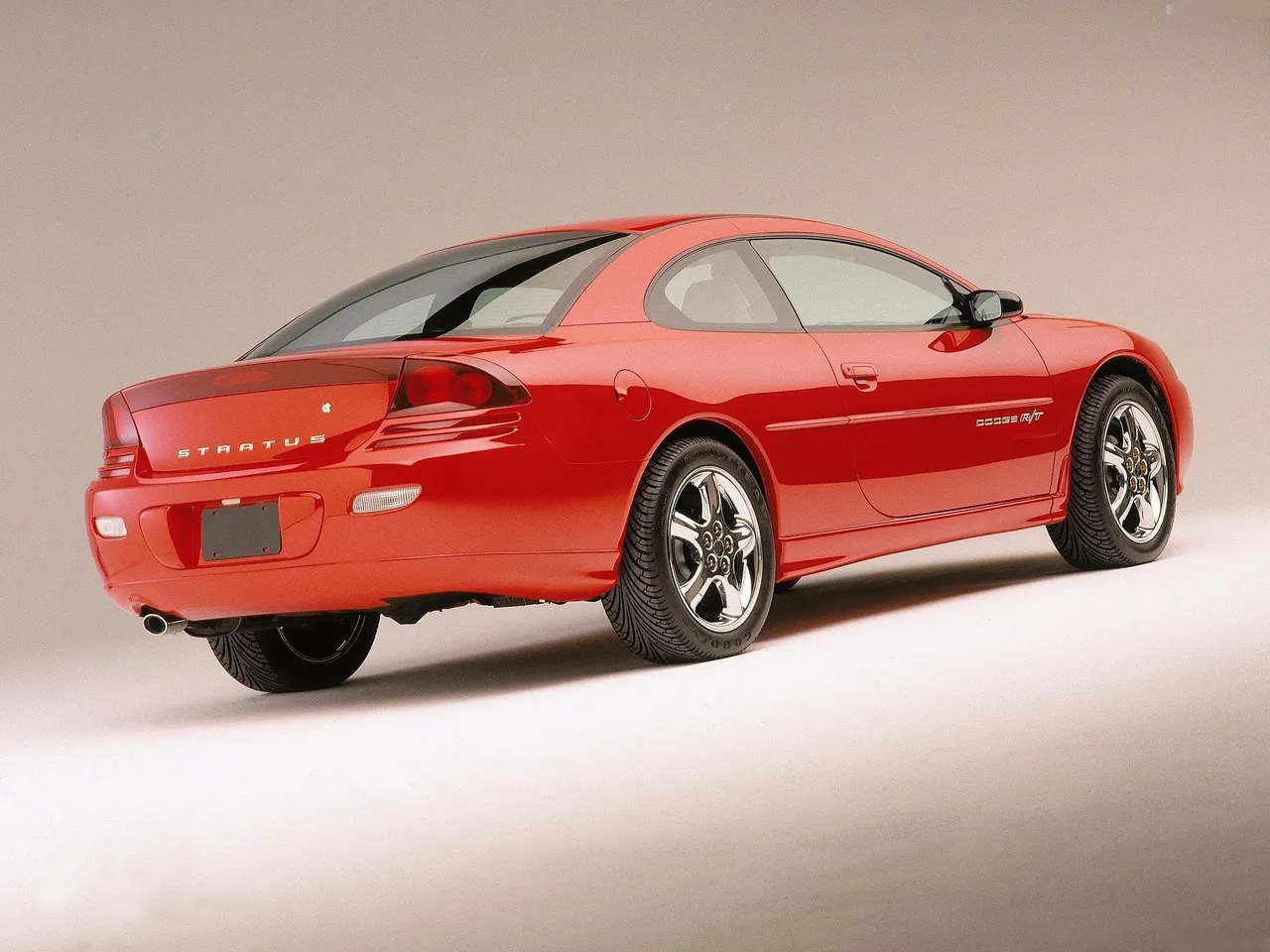 Dodge Stratus RT Coupe (2001) – zadní tříčtvrteční pohled