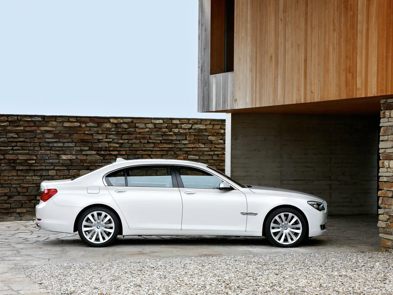 BMW 760Li (2010) – boční profil