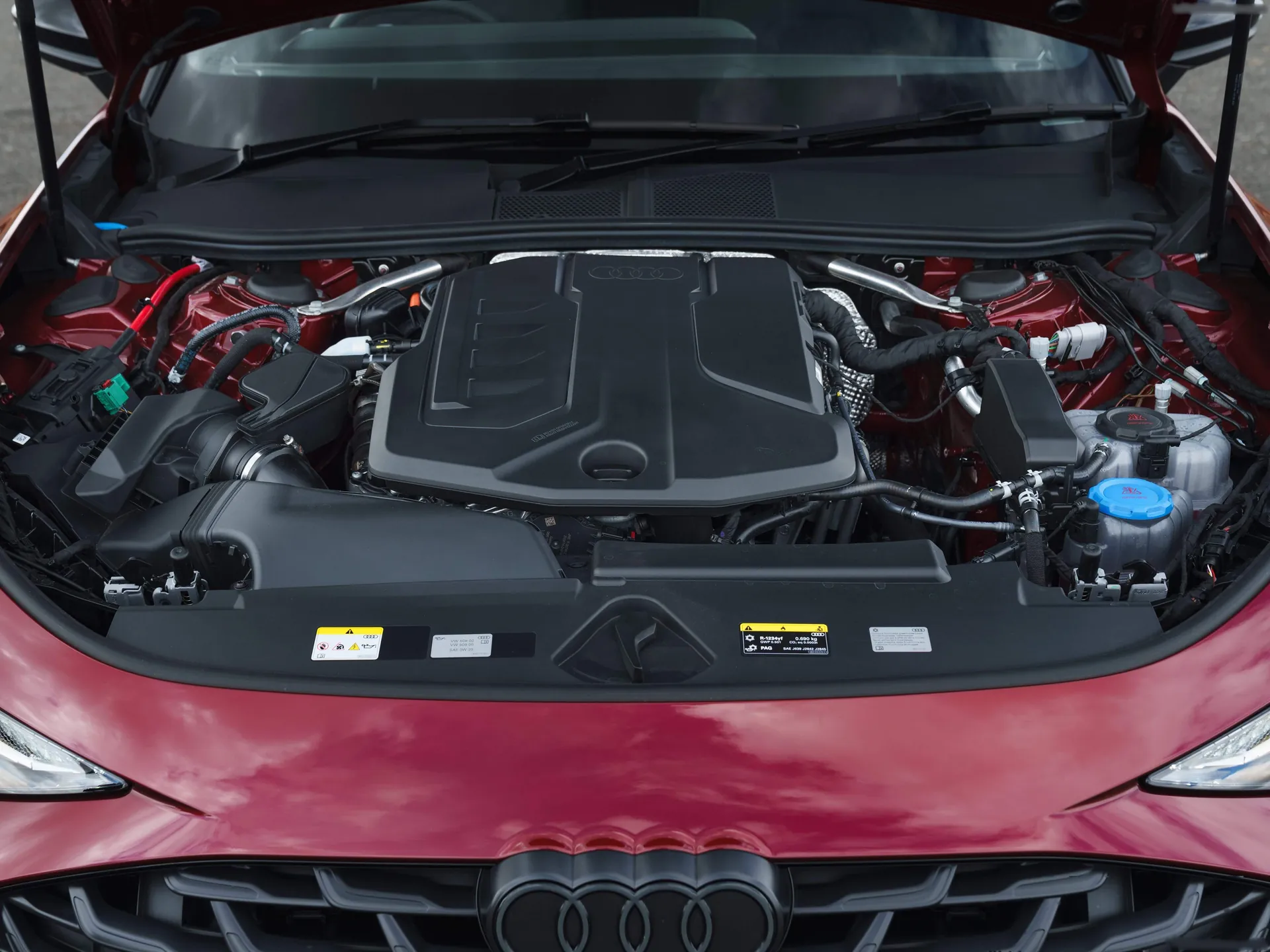 Audi A6 Saloon e-hybrid quattro [UK] (2026) – motorový prostor