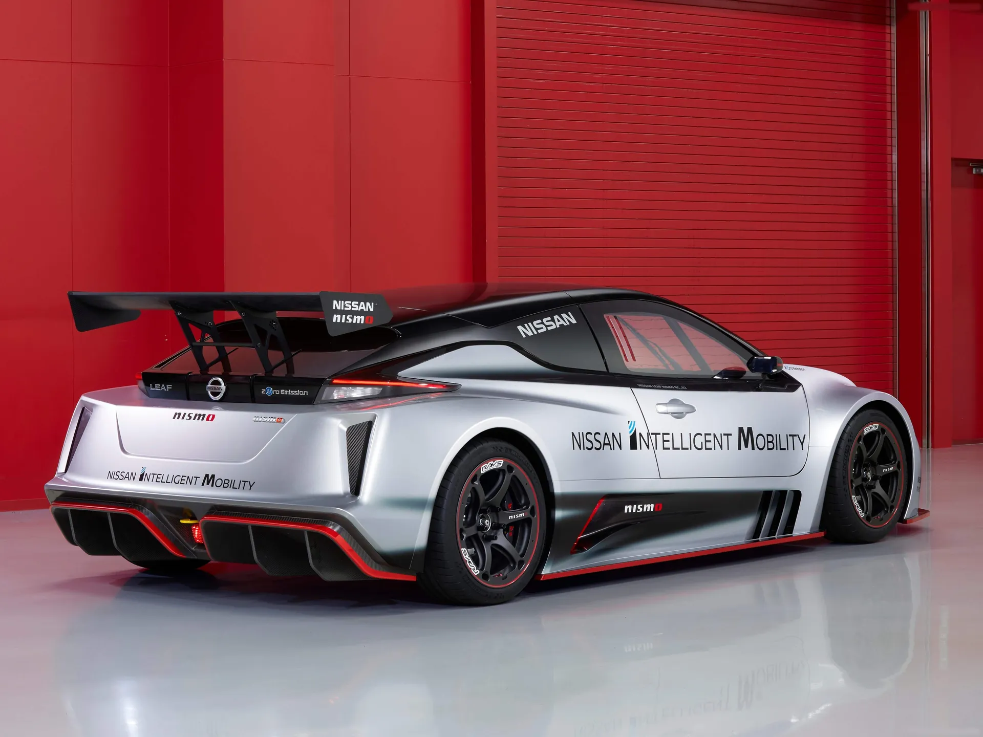Nissan Leaf Nismo RC Concept (2018) – zadní tříčtvrteční pohled