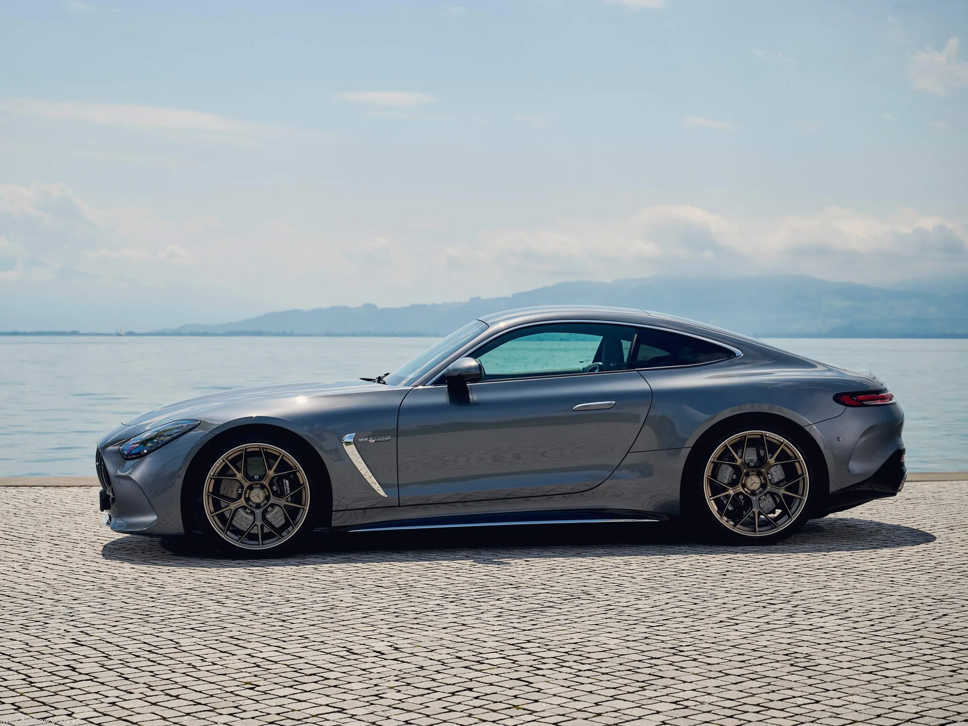 Mercedes-Benz AMG GT63 S E Performance (2025) – boční profil