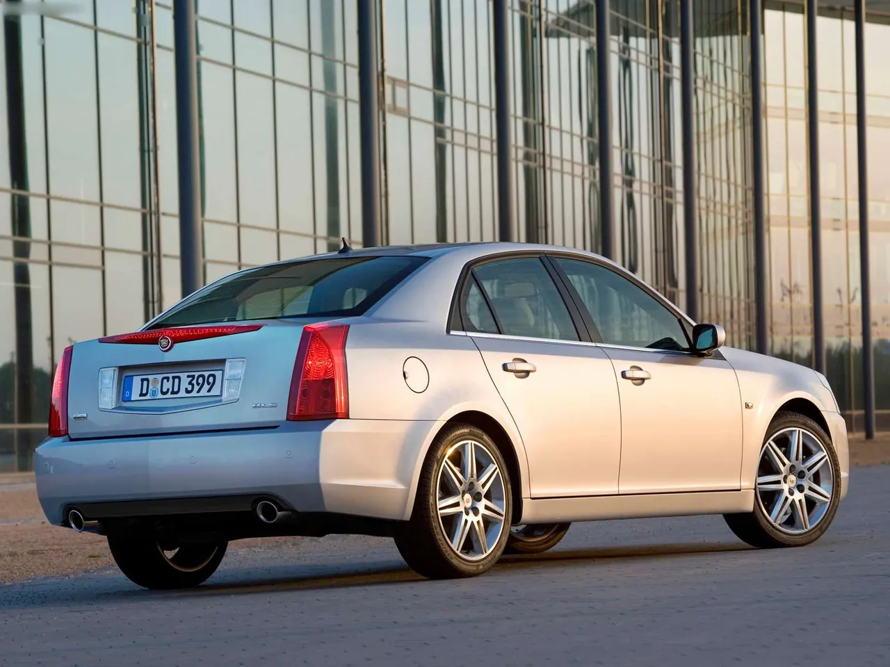Cadillac BLS (2006) – zadní tříčtvrteční pohled