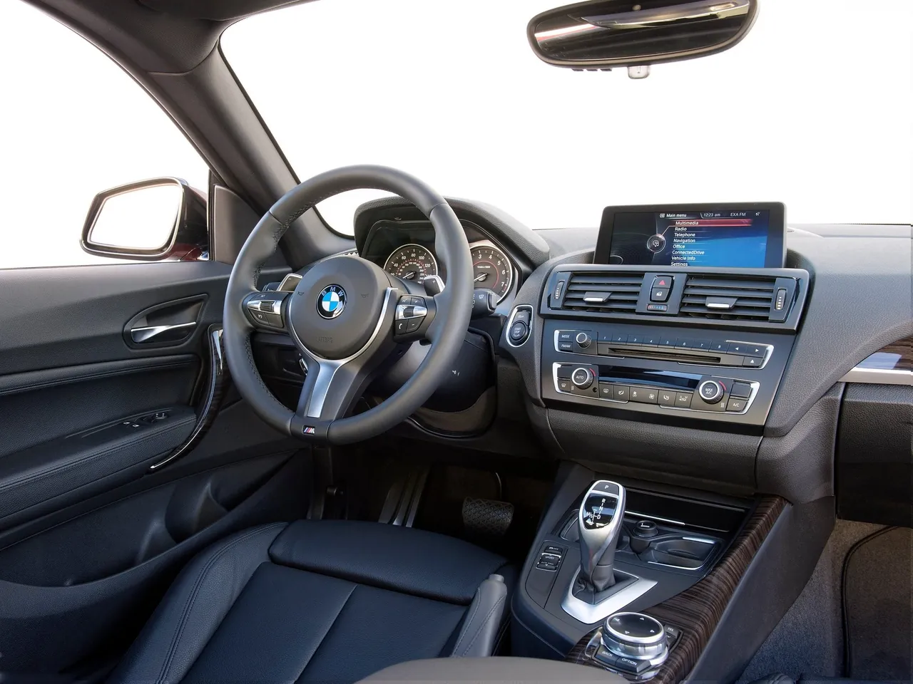 BMW M235i Coupe (2014) – interiér