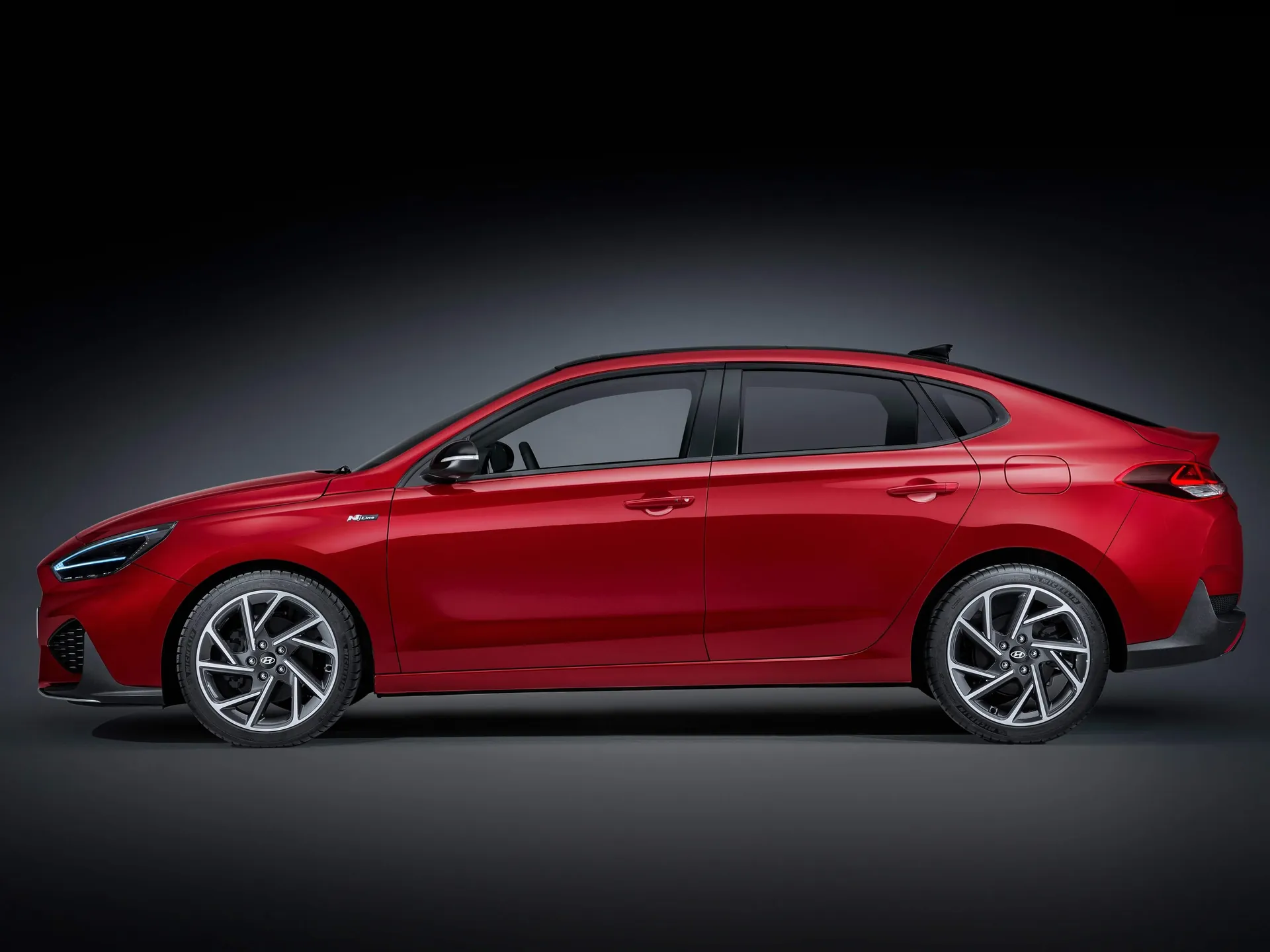 Hyundai i30 Fastback (2020) – boční profil