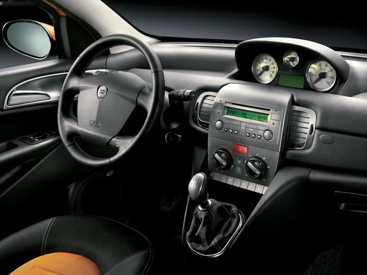 Lancia Ypsilon MomoDesign (2005) – interiér