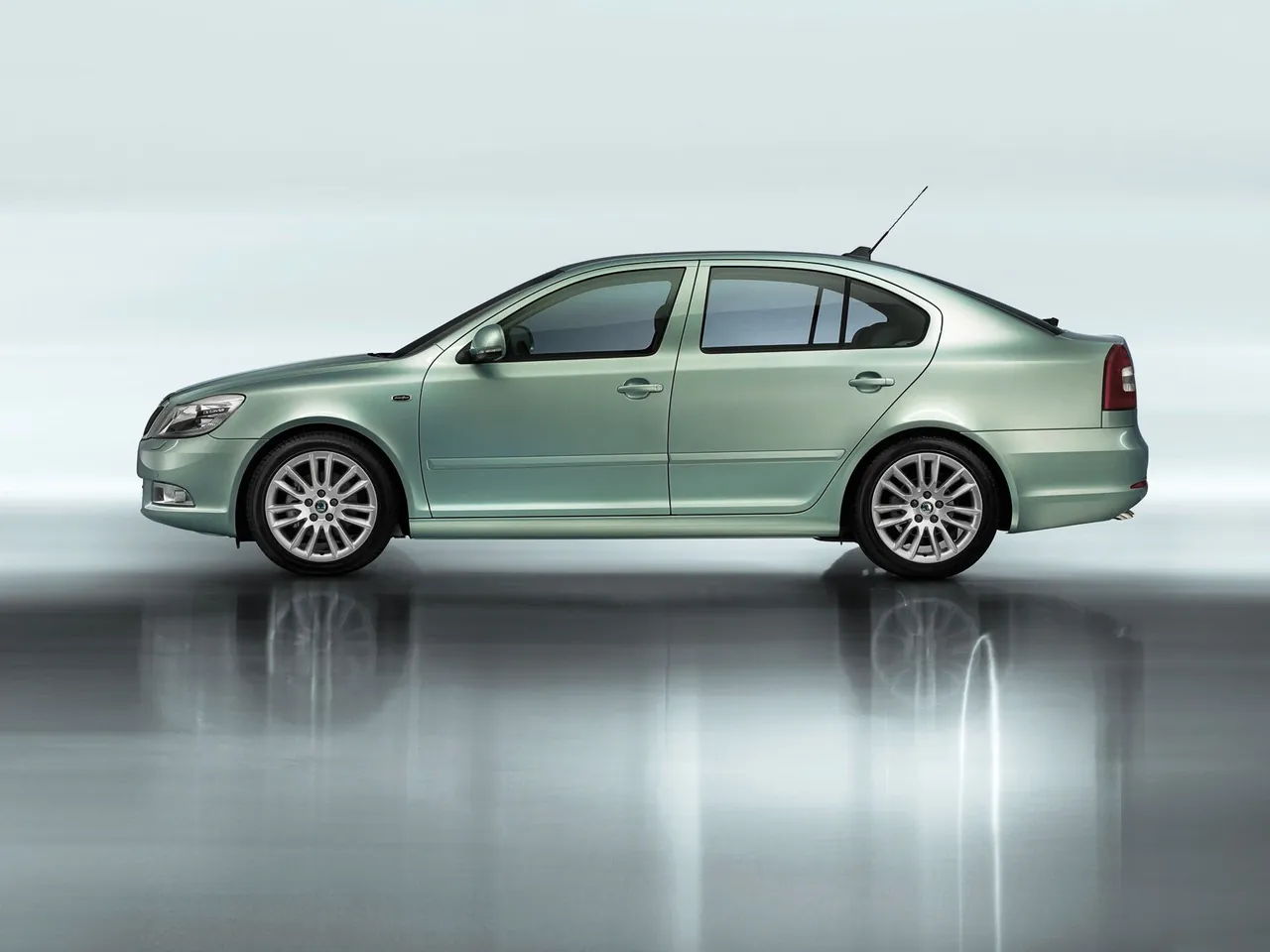 Skoda Octavia (2009) – boční profil