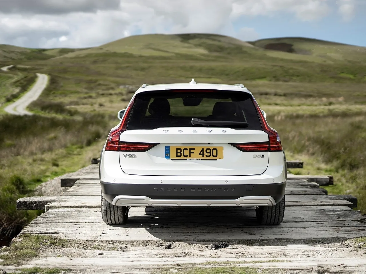 Volvo V90 Cross Country (2020) – zezadu