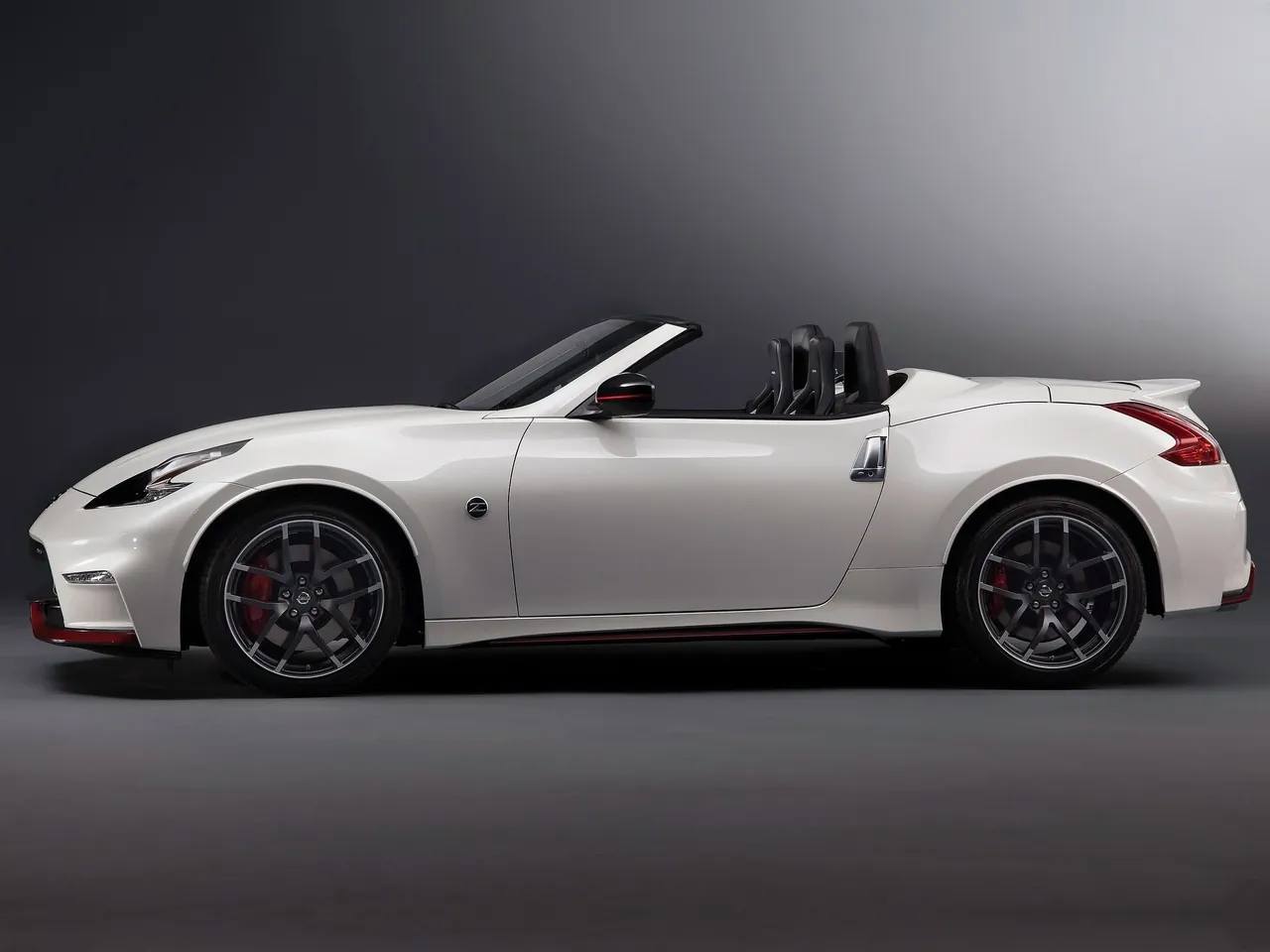Nissan 370Z Nismo Roadster Concept (2015) – boční profil