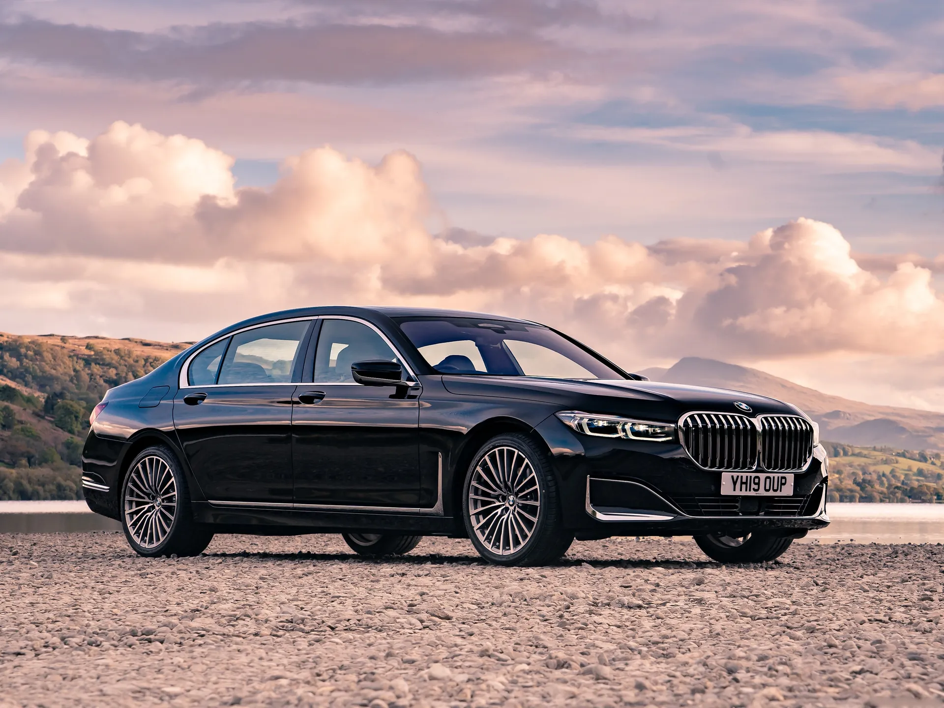 BMW 7-Series [UK] (2020)