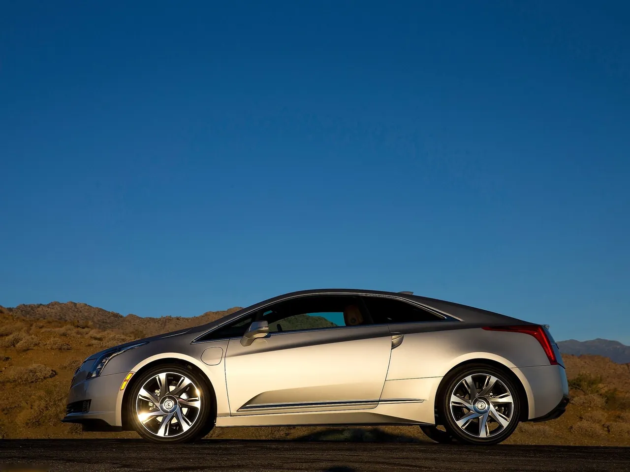 Cadillac ELR (2014) – boční profil