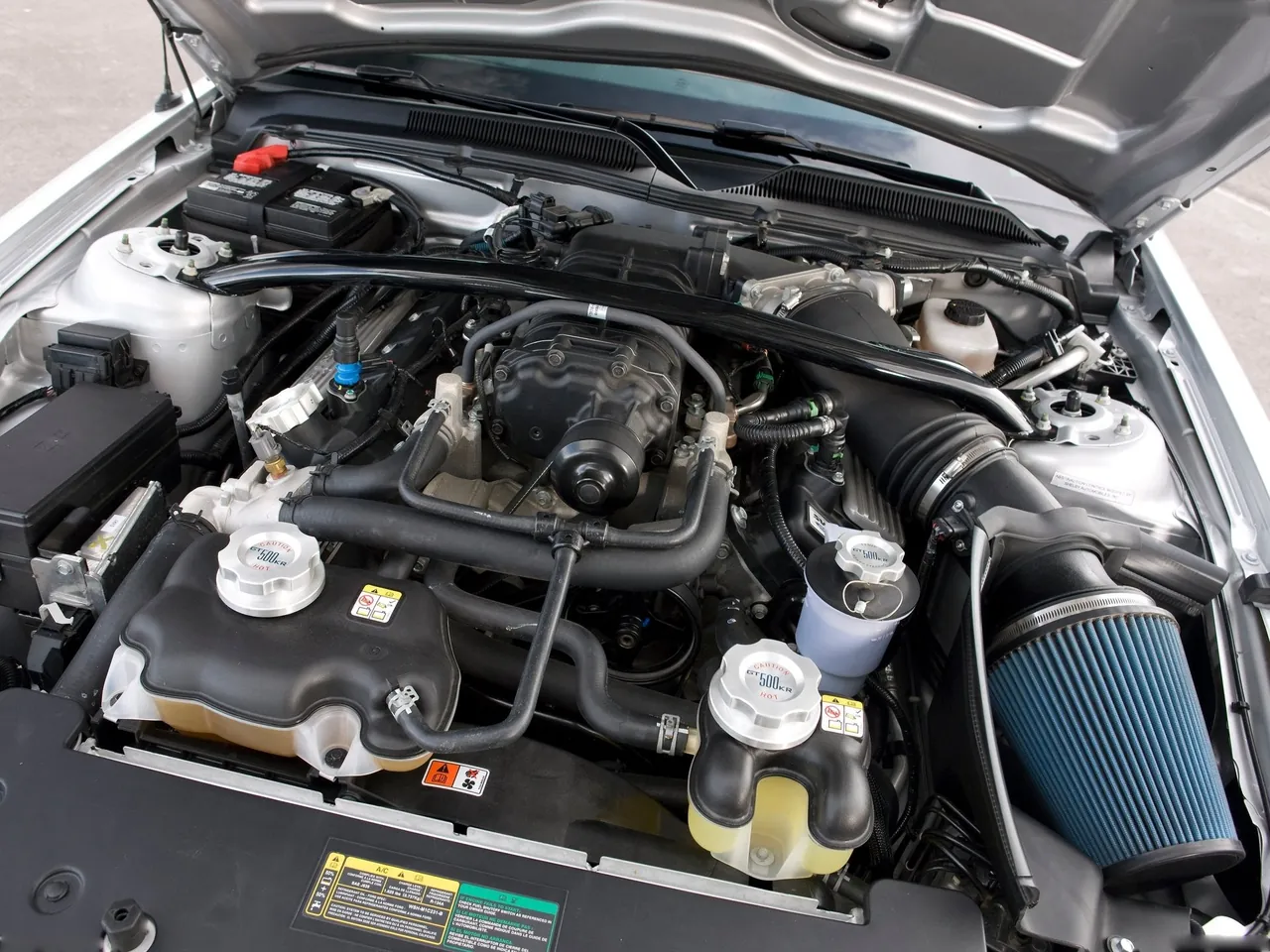 Ford Mustang Shelby GT500KR (2008) – motorový prostor