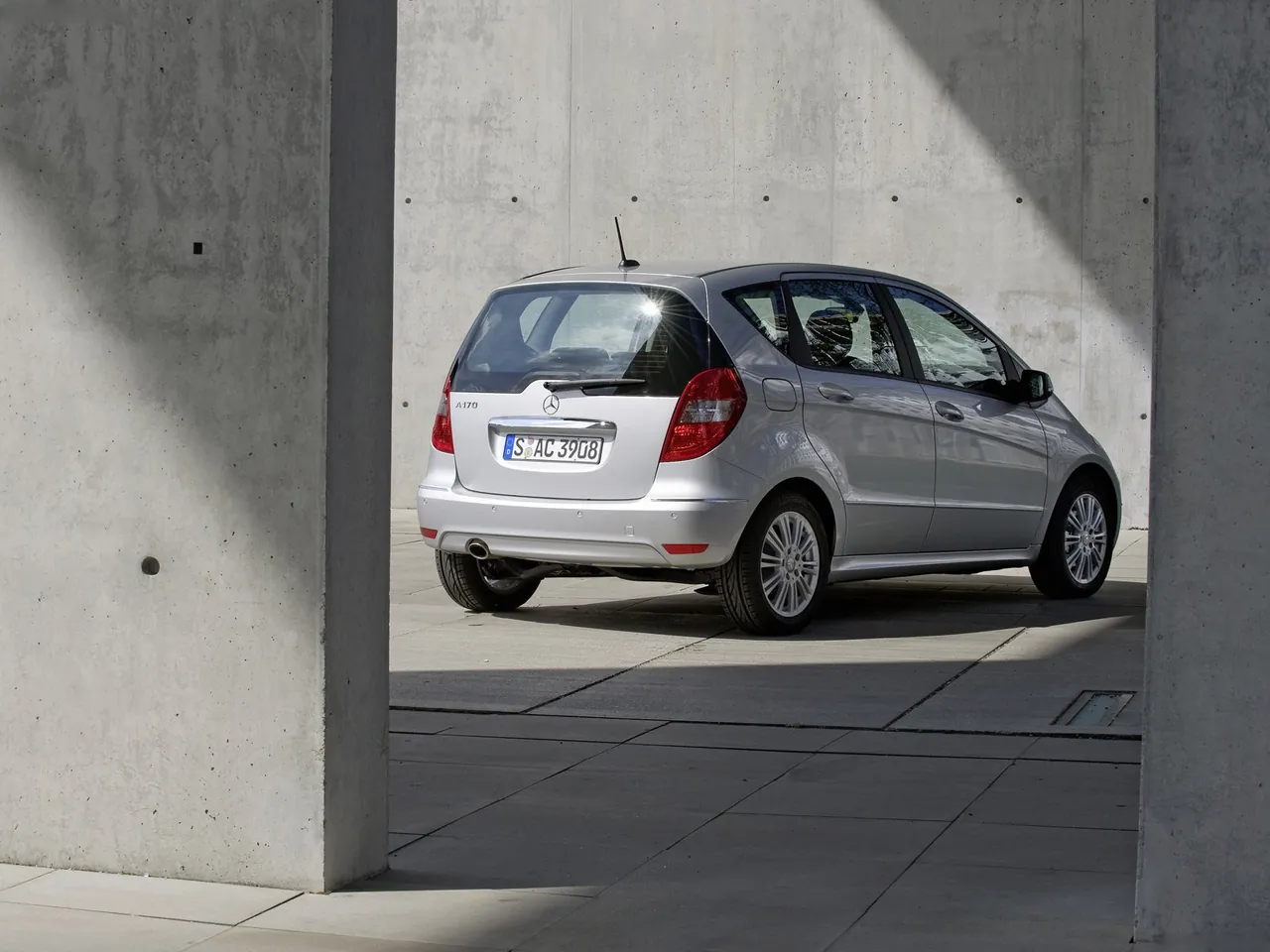Mercedes-Benz A-Class (2009) – zadní tříčtvrteční pohled