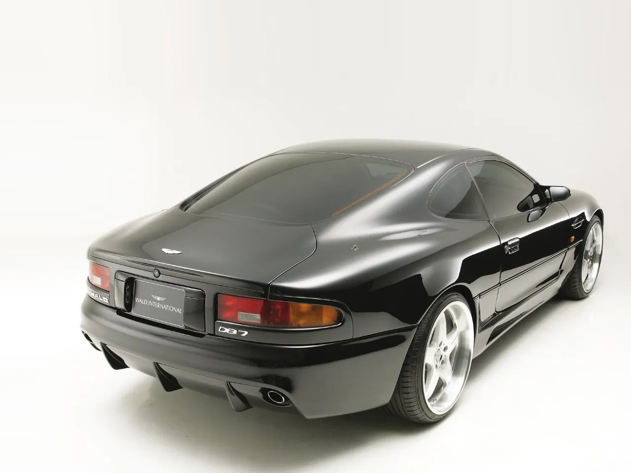 Wald Aston Martin DB7 (2005) – zadní tříčtvrteční pohled