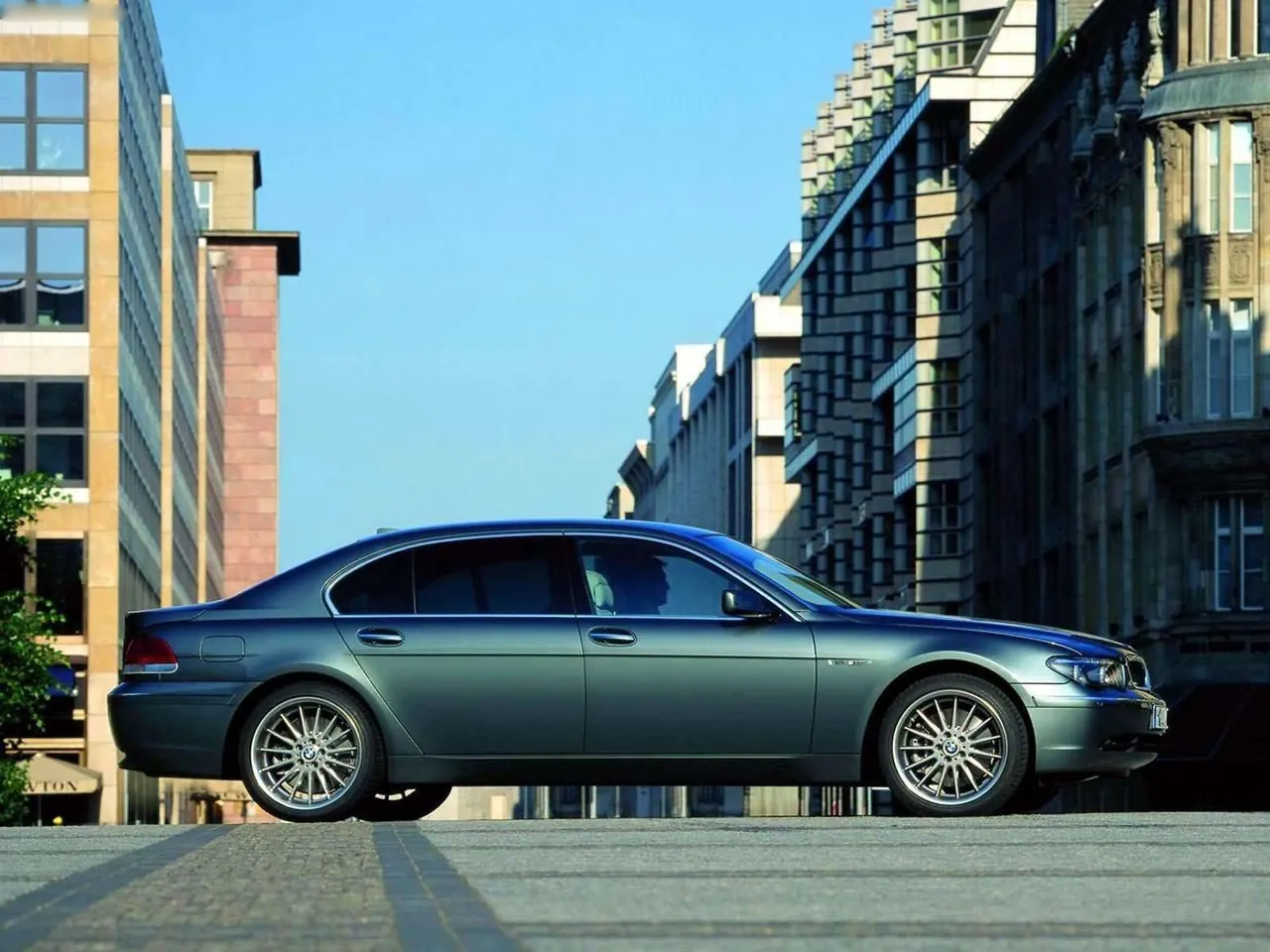BMW 760Li E66 (2003) – boční profil