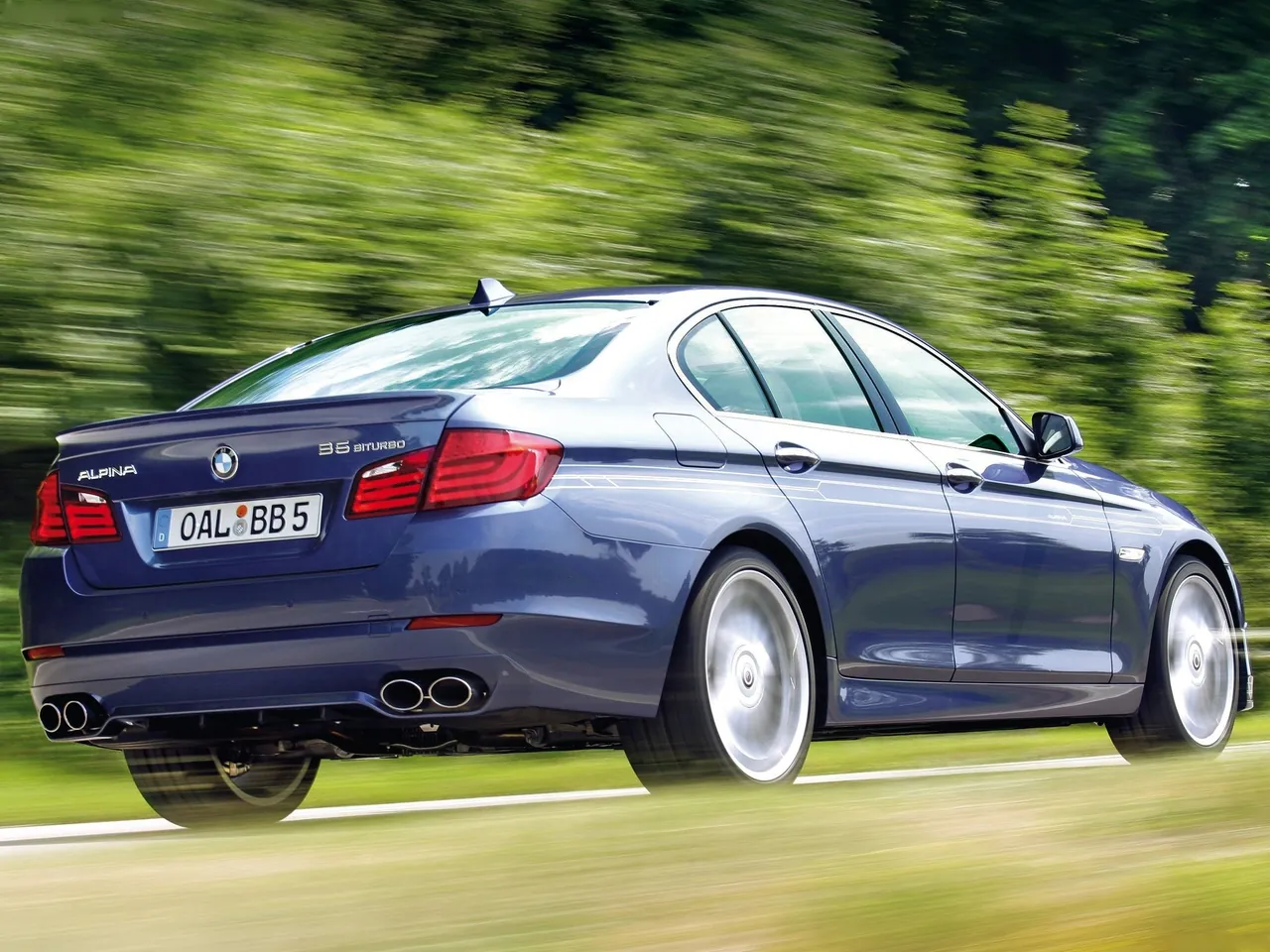 Alpina BMW B5 Bi-Turbo (2011) – zadní tříčtvrteční pohled