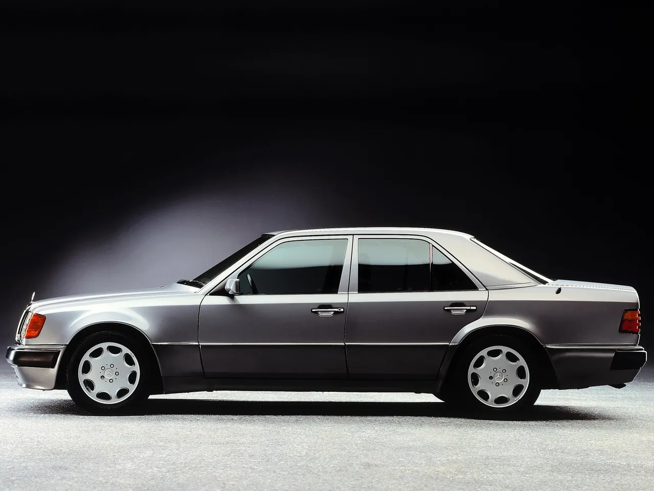 Mercedes-Benz 500E (1991) - Side Profile