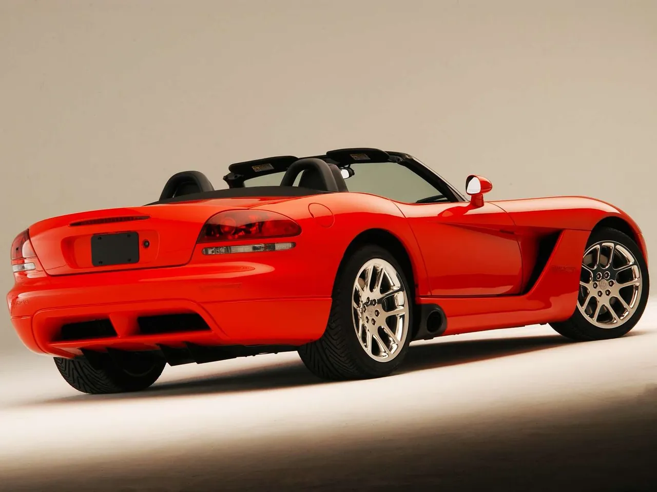 Dodge Viper SRT10 (2003) – zadní tříčtvrteční pohled