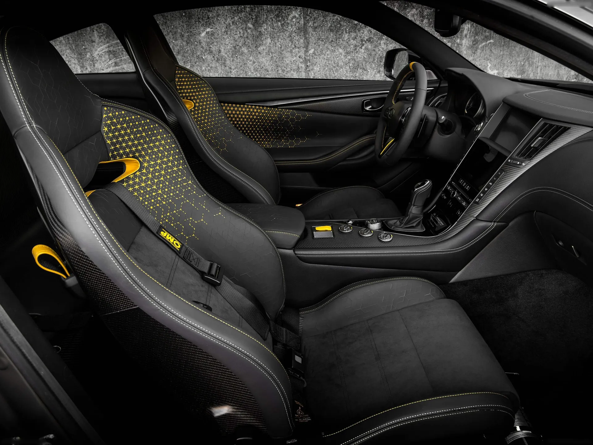 Infiniti Q60 Project Black S Concept (2018) – interiér