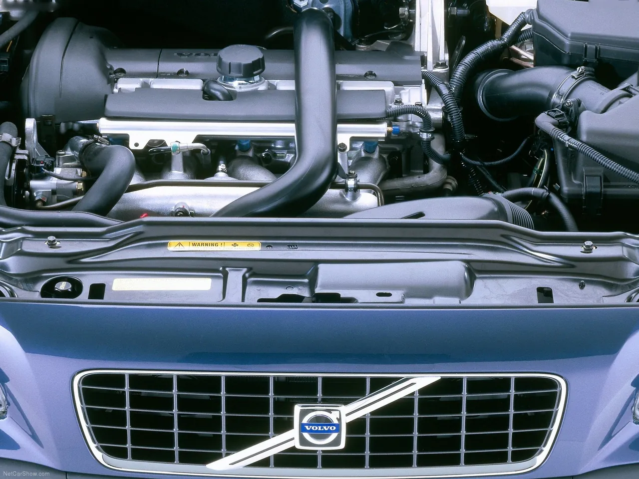 Volvo S60 (2000) – motorový prostor