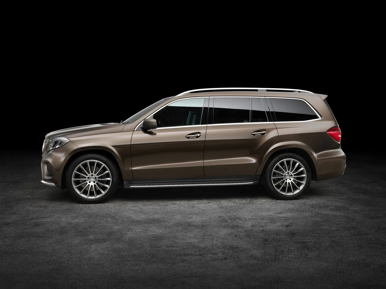 Mercedes-Benz GLS (2017) – boční profil
