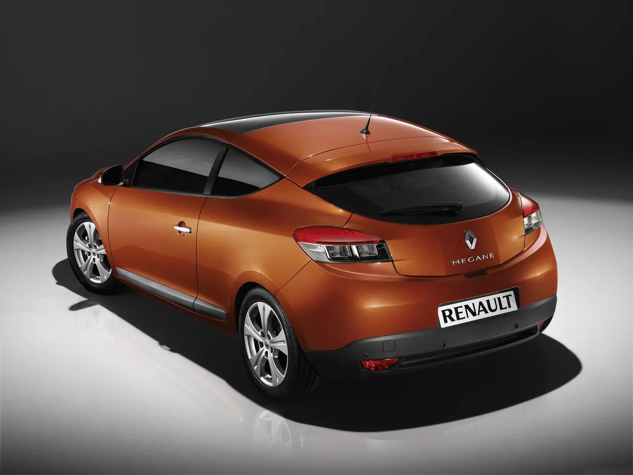 Renault Megane Coupe (2009) – zadní tříčtvrteční pohled