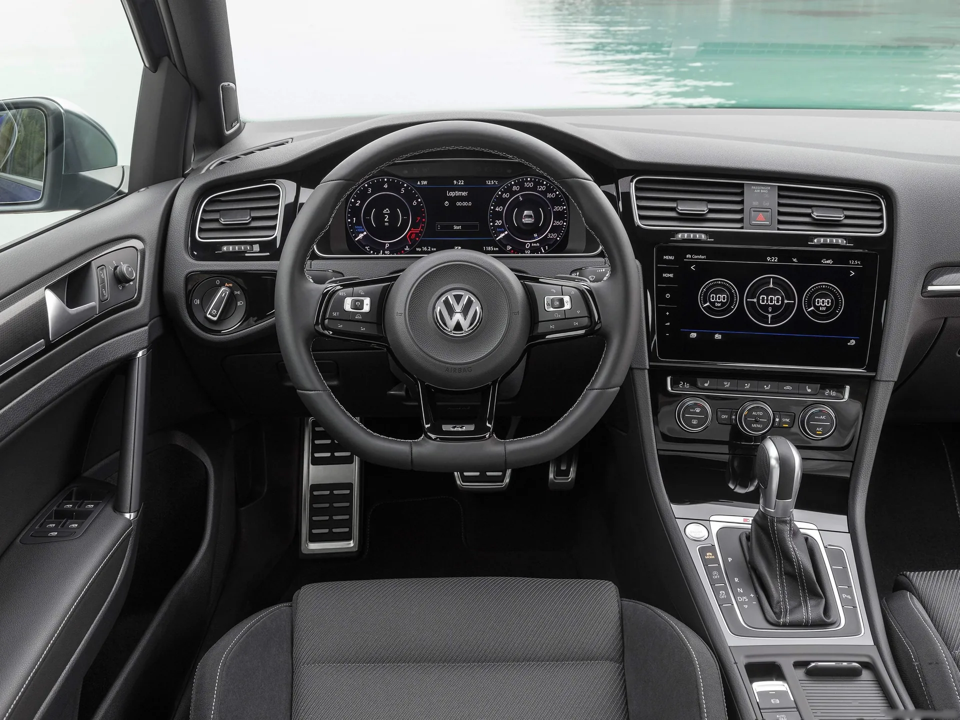 Volkswagen Golf R (2017) – interiér