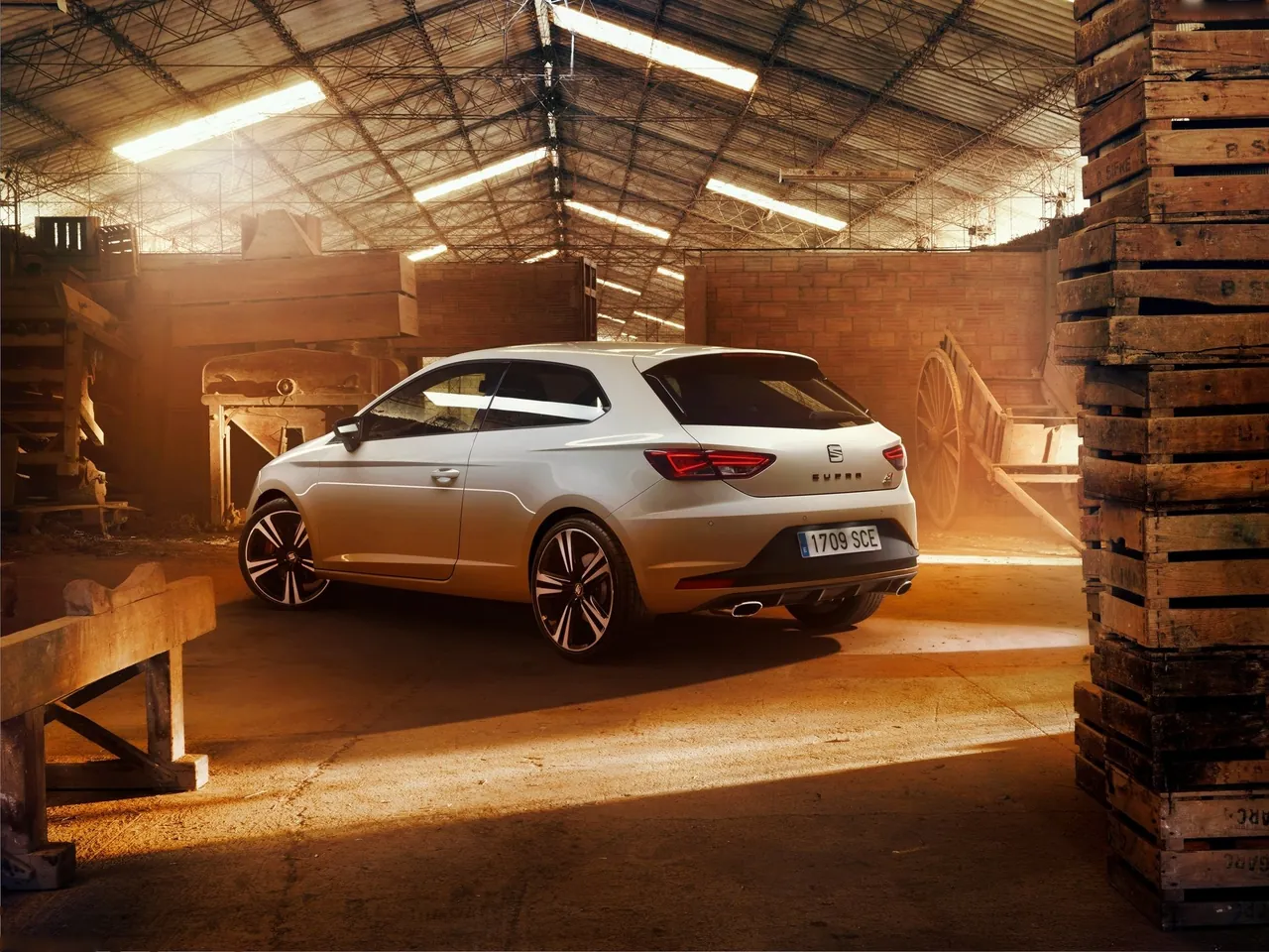 Seat Leon Cupra 290 (2016) – zadní tříčtvrteční pohled