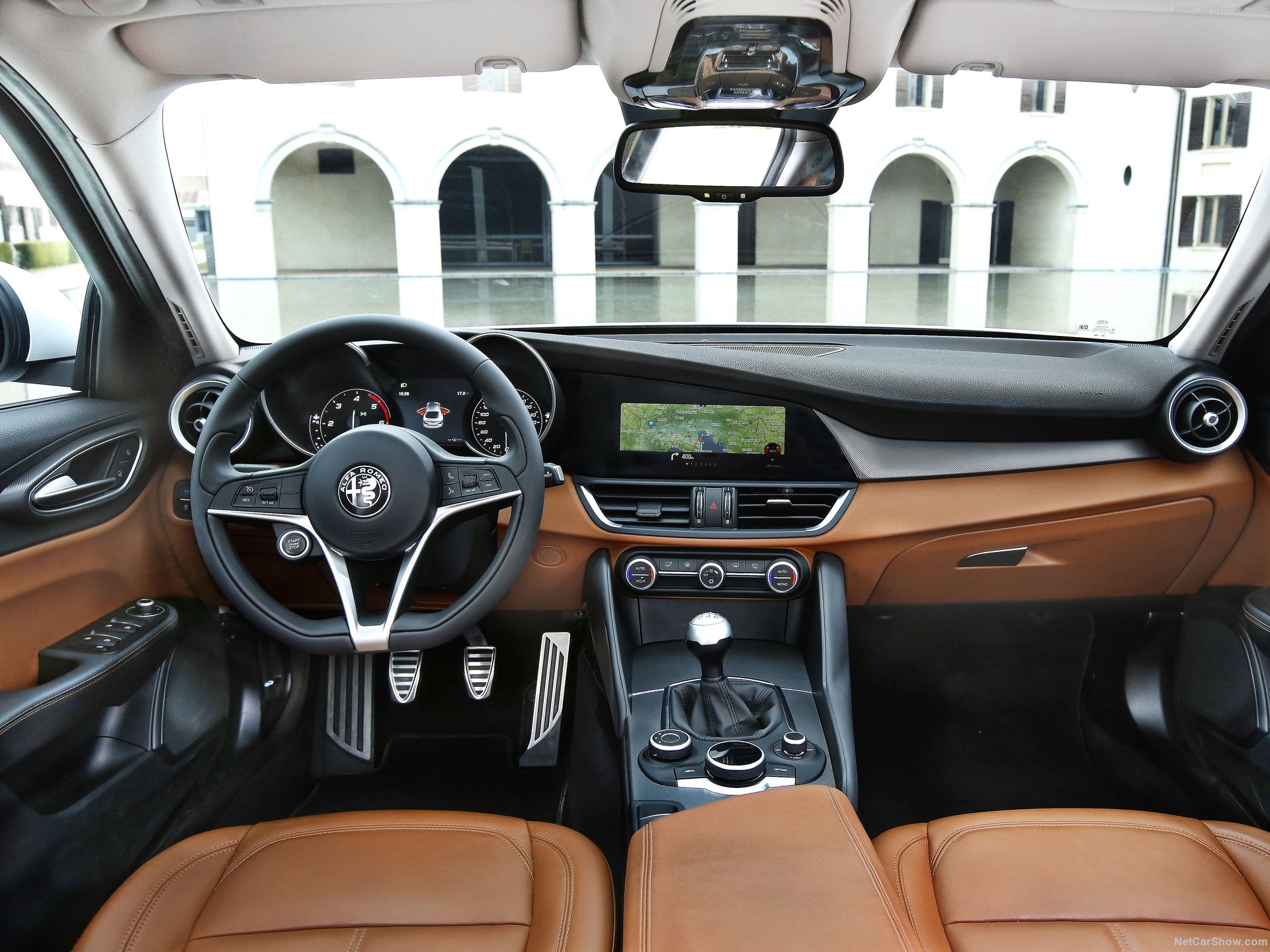 Alfa Romeo Giulia (2016) – interiér